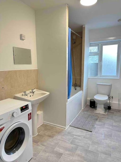 2 Bed Apt Sofa Bed Up To 6 Londres Exterior foto