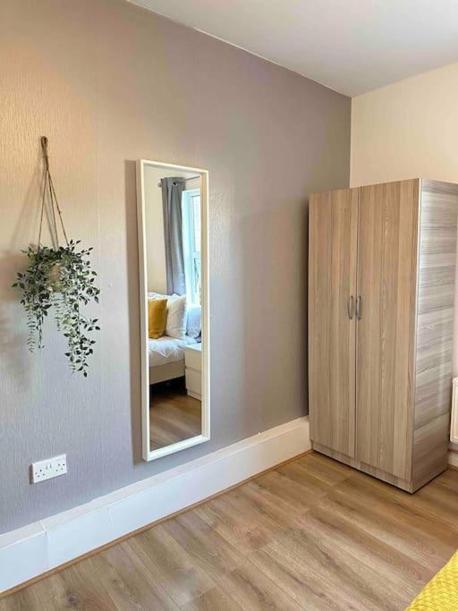 2 Bed Apt Sofa Bed Up To 6 Londres Exterior foto